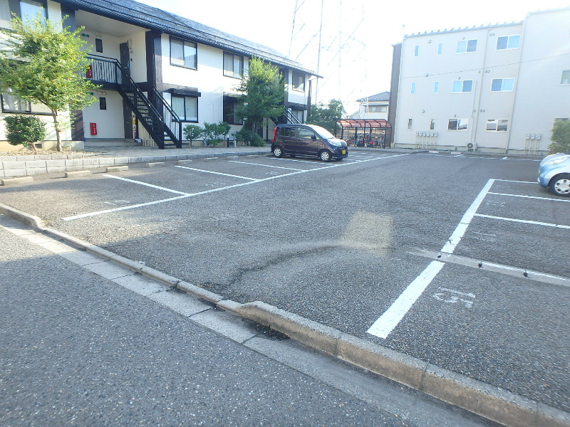 ヴィラコスモスD 駐車場