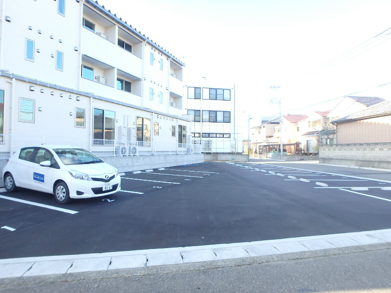 BUENA平島 駐車場