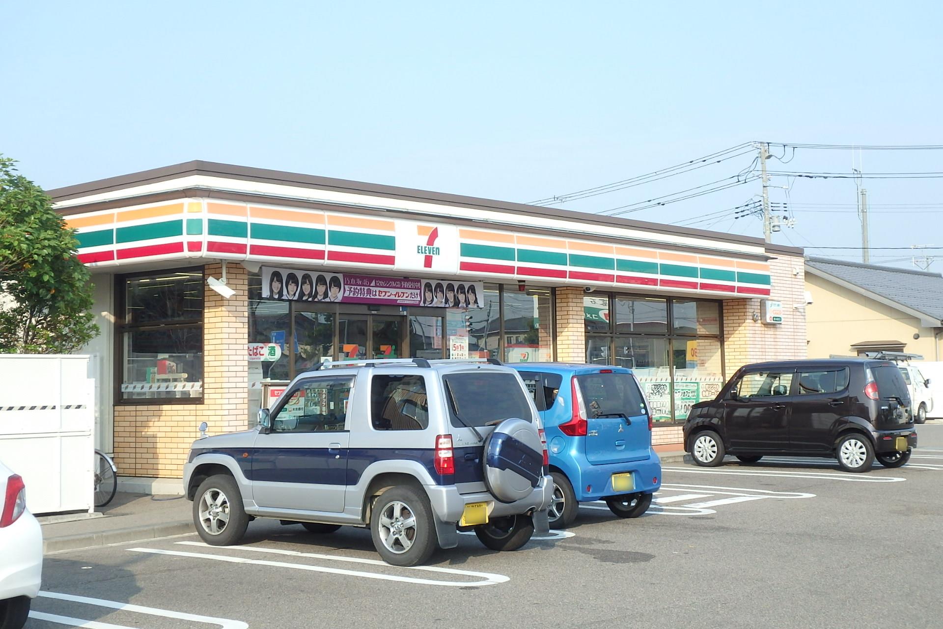 コンフォール坂井 コンビ二