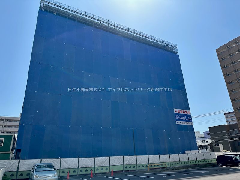 建築中