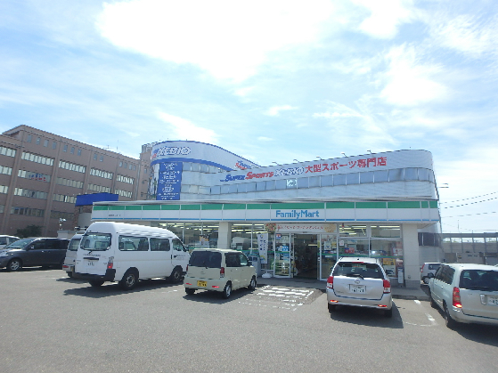 シャンブル女池A棟 コンビ二