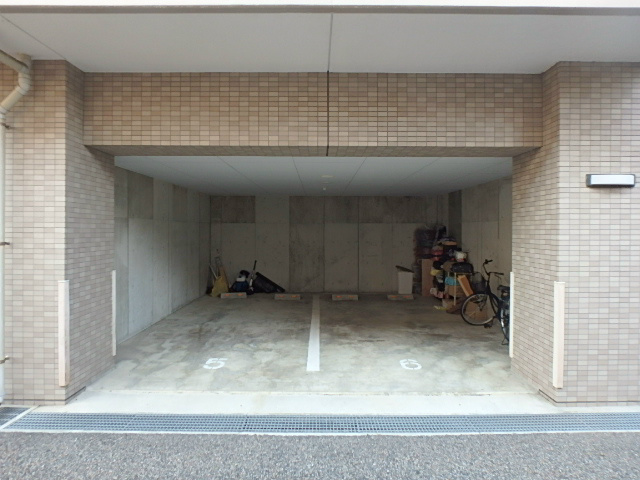 BUENA上大川前通3番町 駐車場