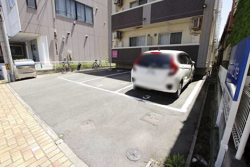 ユートピア三愛東堀 駐車場