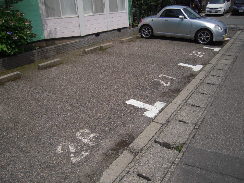 上所グリーンタウンF棟 駐車場