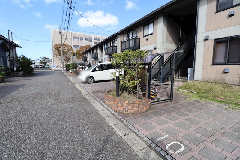 オーベルジュ日生A棟 駐車場