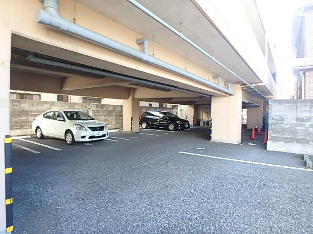 ユートピア三愛新島 駐車場