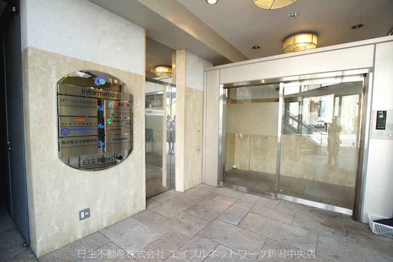日生不動産西堀ビル エントランス