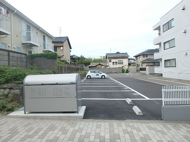 西大畑レジデンス 駐車場