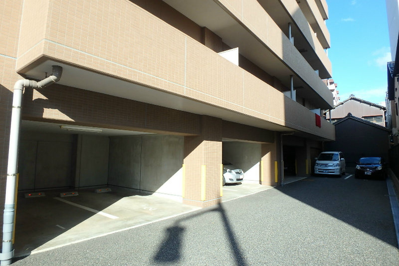 BUENA西堀前通一番町 駐車場